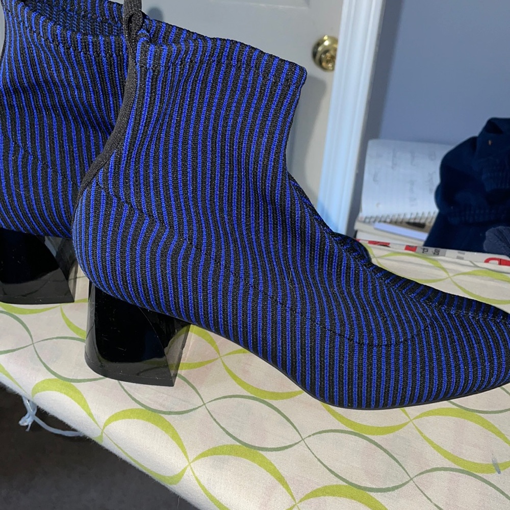 A NWNT Zaras pull on sock boots